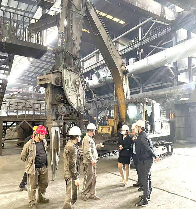 clinets visiting our vibrating ripper SV-40